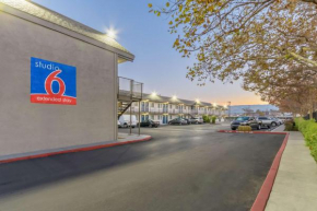 Motel 6 Hayward, CA- Silicon Valley Gateway